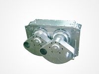 座式強(qiáng)制同步稀油激振器